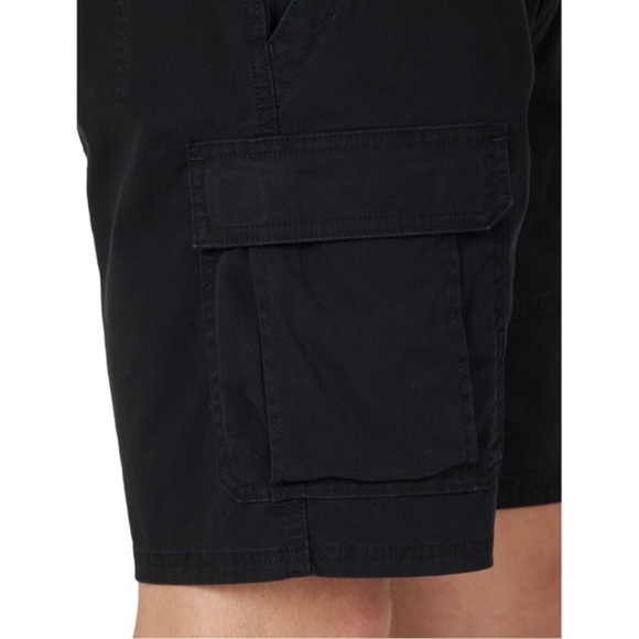 NWT Mens Wrangler Size 44 Solid Black Cotton Cargo Shorts Tech Pockets New - Picture 6 of 14